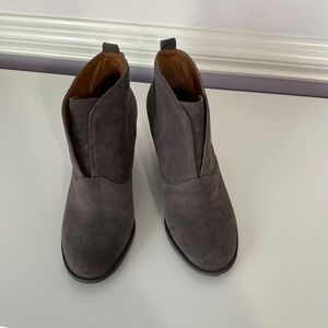 BCBGeneration Size 10 Booties